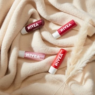 Nivea Böğürtlen Dudak Bakım Kremi ve Parlatıcısı 4,8 g